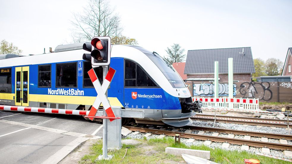 Ein Mann hat am Wochenende in einer Nordwestbahn zwischen Bookholzberg und Hoykenkamp ohne Grund dreimal nacheinander eine Notbremsung ausgelöst. Foto: Hauke-Christian Dittrich / dpa