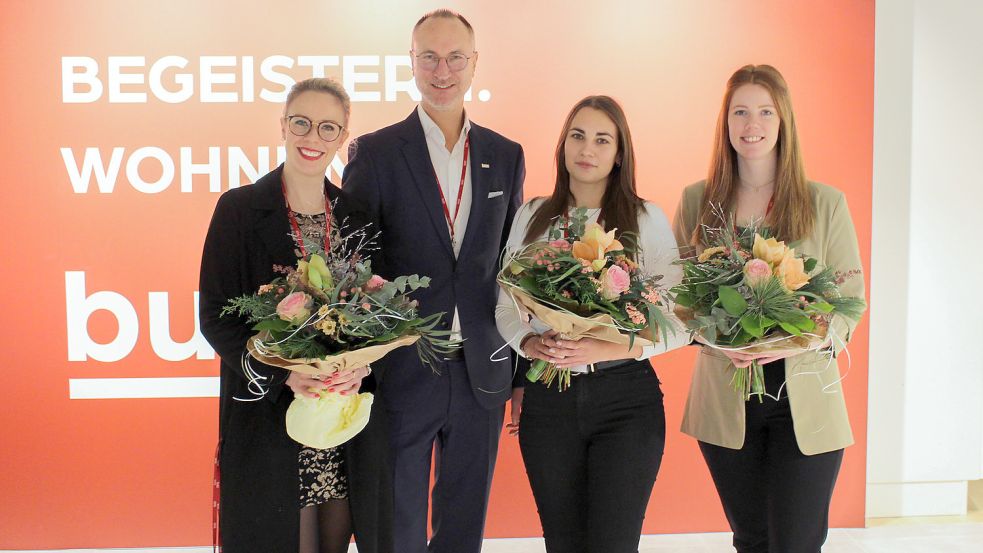 Sie haben das Rebranding der Firma buss entwickelt (von links): Christina Kunde (Teamleitung Marketing), Oliver Haß (Geschäftsleitung), Andrea Remmers (Gestalterin für visuelles Marketing Wiesmoor), und Lisa Duis (Gestalterin für visuelles Marketing Oldenburg). Fotos: Privat