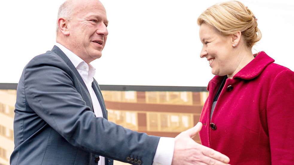 Der Berliner CDU-Chef Kai Wegner soll Koalitionsgespräche mit Franziska Giffey (SPD) planen. Foto: dpa/Fabian Sommer