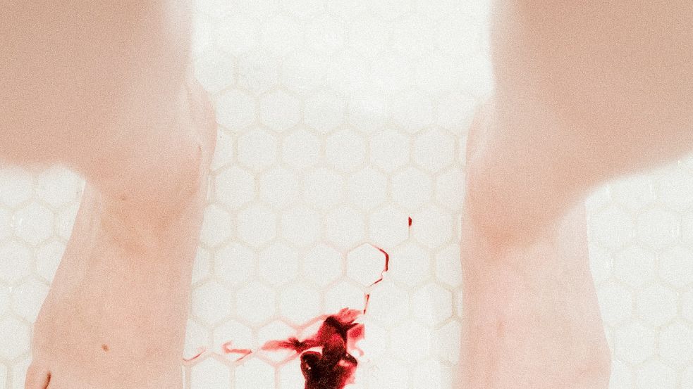 Wir schauen uns Kriegsfilme und Gruselschocker an, aber Bilder von Periodenblut finden wir ekelig. Warum ist das so? Foto: Unsplash