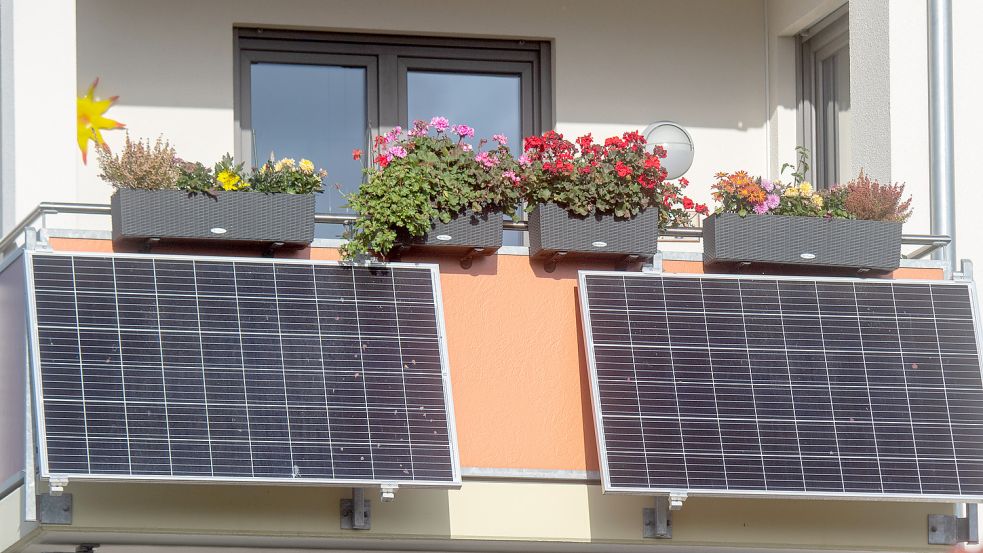 Das Interesse in der Bevölkerung an den sogenannten steckerfertigen Balkon-Photovoltaik-Anlagen ist groß. Foto: Sauer/dpa