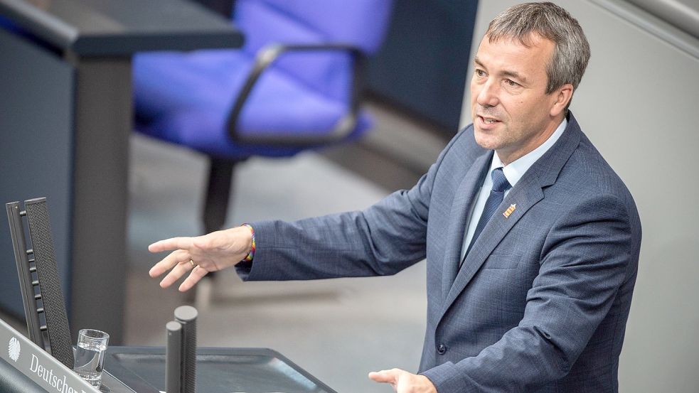 Ostfriese Johann Saathoff (SPD) spricht im Bundestag öfter mal Plattdeutsch. Foto: Bänsch/dpa