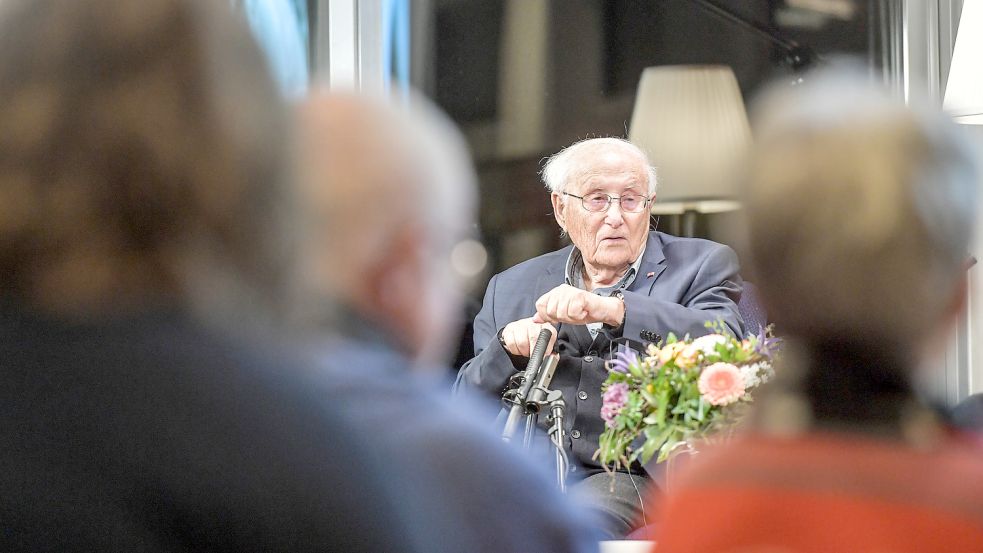 Der 97-jährige Holocaustüberlebende Albrecht Weinberg berichtete mehr als zwei Stunden lang über sein bewegtes Leben. Foto: Ortgies