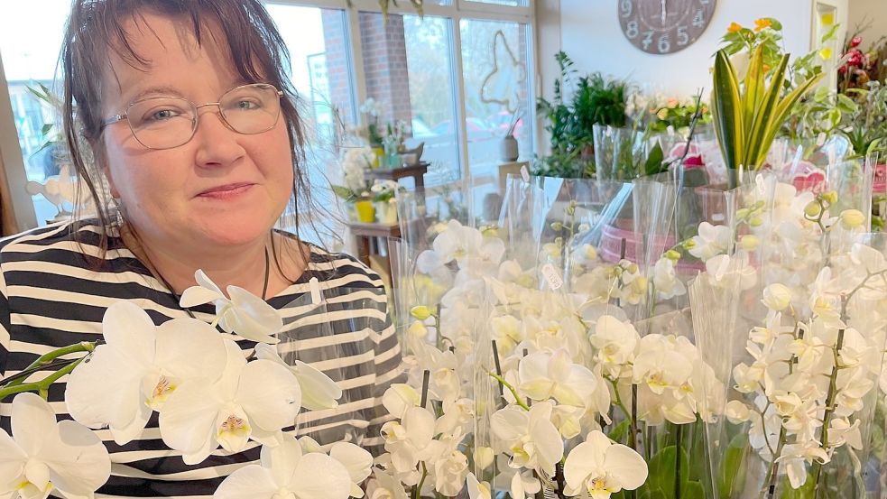 Heike Fahrenholz arbeitet wieder in einem Blumenladen. Der Abschied vom eigenen Geschäft fiel ihr sehr schwer. Foto: Janßen