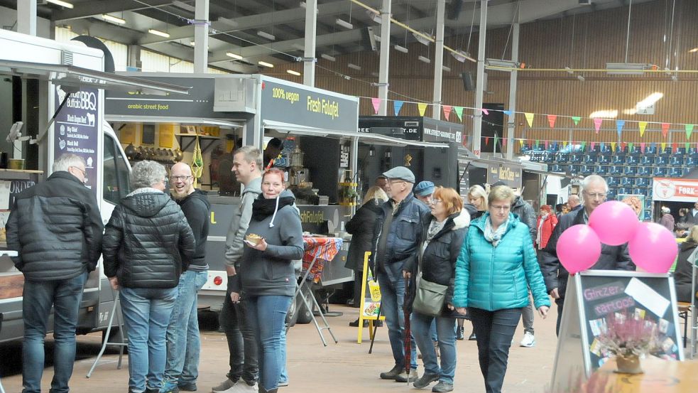Spezialitäten aus aller Welt verspricht das „Food Festival“, das am 31. März und 1. April auf dem Gelände der Firma Bauxpert Schulte in Papenburg stattfindet. Das Foto zeigt das „Food Festival“ in Leer. Foto: Archiv