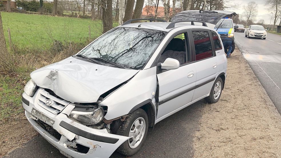 Stark beschädigt wurde der Wagen der Unfallverursacherin. Foto: Ammermann