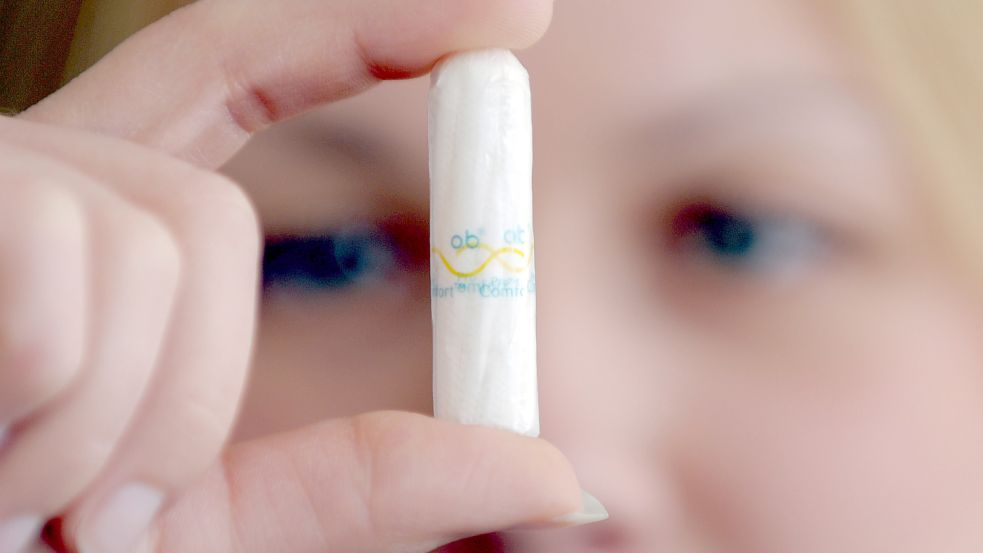 Tampons könnte es für Schülerinnen im Landkreis Leer bald gratis geben. Foto: Weißbrod/DPA