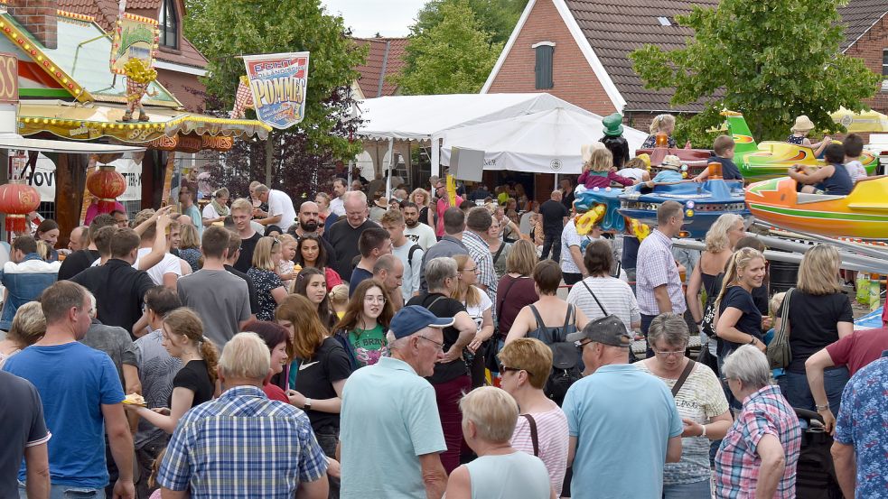 Nach der Corona-Pandemie konnte im vergangenen Jahr wieder der Ihrhover Bottermarkt gefeiert werden. Rund 10.000 Gäste besuchten das Familienfest. Foto: Zein/Archiv