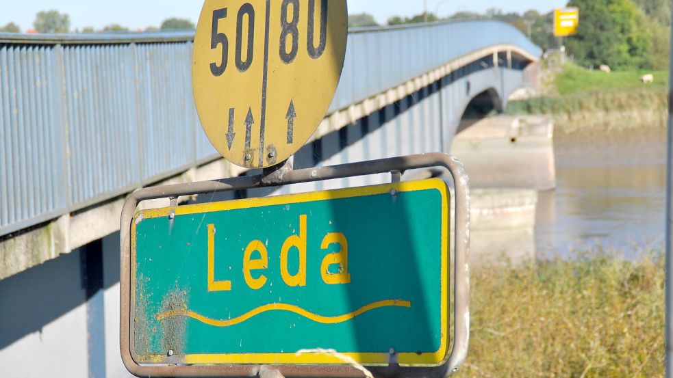 Die Ledabrücke, die die Stadt Leer mit dem Oberledingerland verbindet, ist seit langem marode. GA-Archivfoto