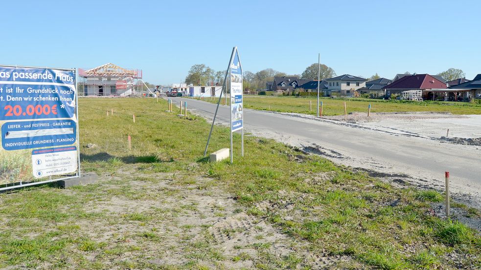 Auf einem Grundstück im Strücklinger Neubaugebiet am Utender Damm an der Straße Loange Fäilde wollte die Gemeinde Saterland ursprünglich Container als Unterkünfte für Geflüchtete aufstellen. Doch noch ist das nicht passiert, und ob es notwendig wird, ist derzeit unklar. Foto: Fertig