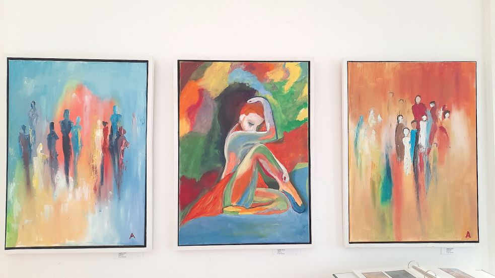 Hannelore van der Wal präsentiert in der aktuellen Ausstellung Tierdarstellungen, Angelika Diestel zeigt ihre Powerfrauen, und Harm Diestel erfreut mit Schiffen, in Öl gemalt.