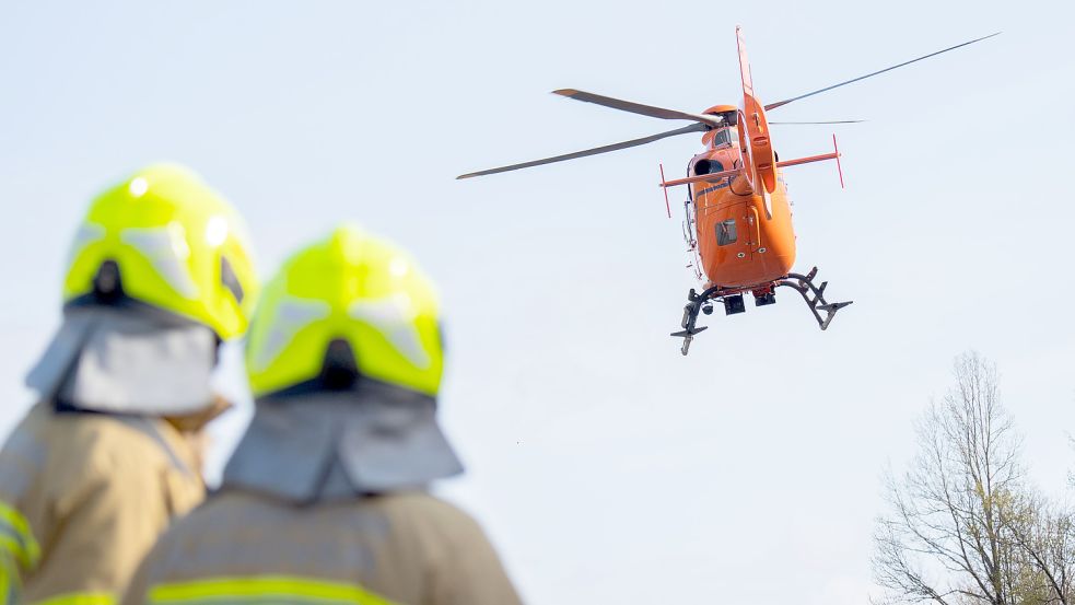 Ein junger Leezdorfer wurde bei einem Unfall am Samstag schwerst verletzt. Er musste mit dem Rettungshubschrauber ins Krankenhaus gebracht werden. Dort starb er einen Tag später. DPA-Symbolfoto: Stratenschulte