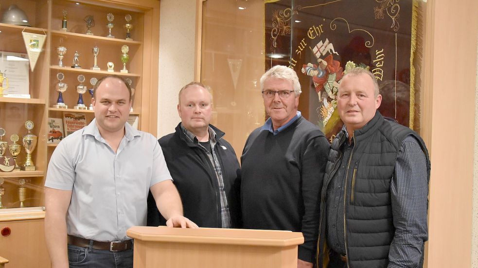Der Vorstand des Fördervereins (von links): Kassenführer Timo Hinrichs, Schriftführer Kevin Heese, Vorsitzender Horst Kruse, stellvertretender Vorsitzender Rolf Tebben. Foto; Giehl/Feuerwehr Saterland