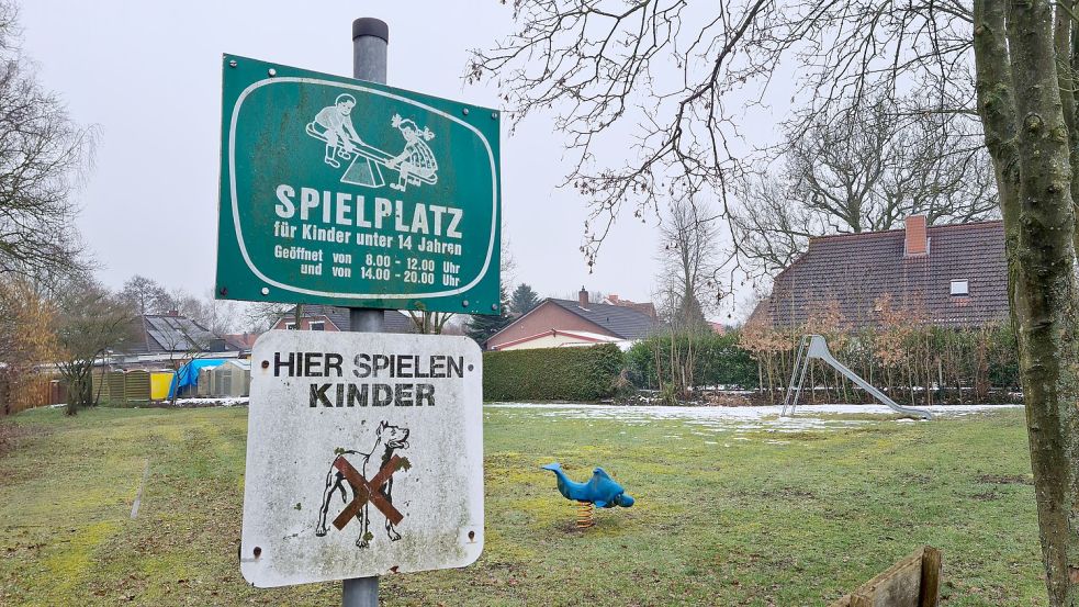 Anwohner des Schröderskamps, Telkampswegs und der Folmhuser Straße in Ihrhove machen sich für den Erhalt des Spielplatzes am Schröderskamp stark. Sie möchten nicht, dass diese Fläche zu einem Bauplatz wird. Foto: Ammermann