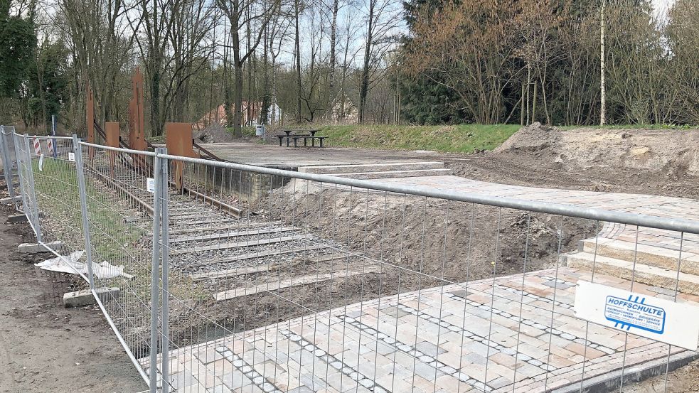 Geplant ist, dass die Arbeiten an der Kleinbahnhaltestelle in Ihren Ende März abgeschlossen sein sollen. Foto: Ammermann