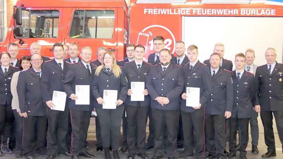 Die Ortsfeuerwehr Burlage ehrte Mitglieder,und einige Männer und Frauen wurde auch befördert. Foto: privat/Feuerwehr Burlage