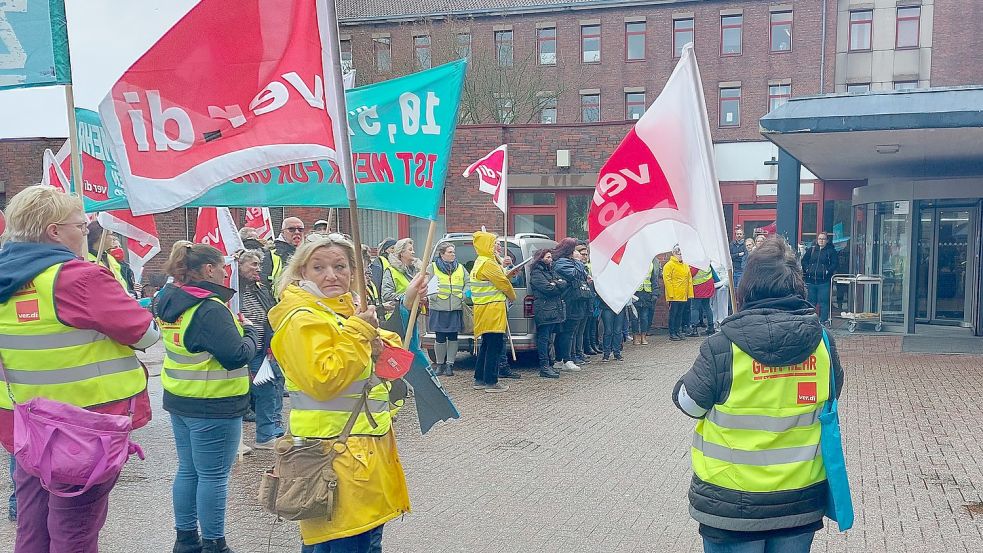 In Emden streikten rund 90 Mitarbeiter. Foto: Hanssen