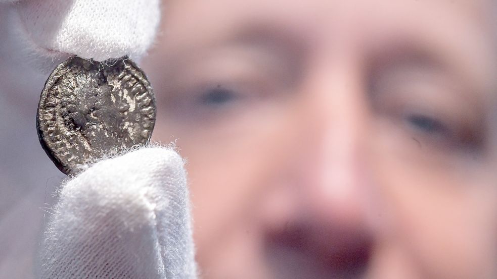 96 römische Silbermünzen waren in Filsum gefunden worden. Foto: Ortgies/Archiv