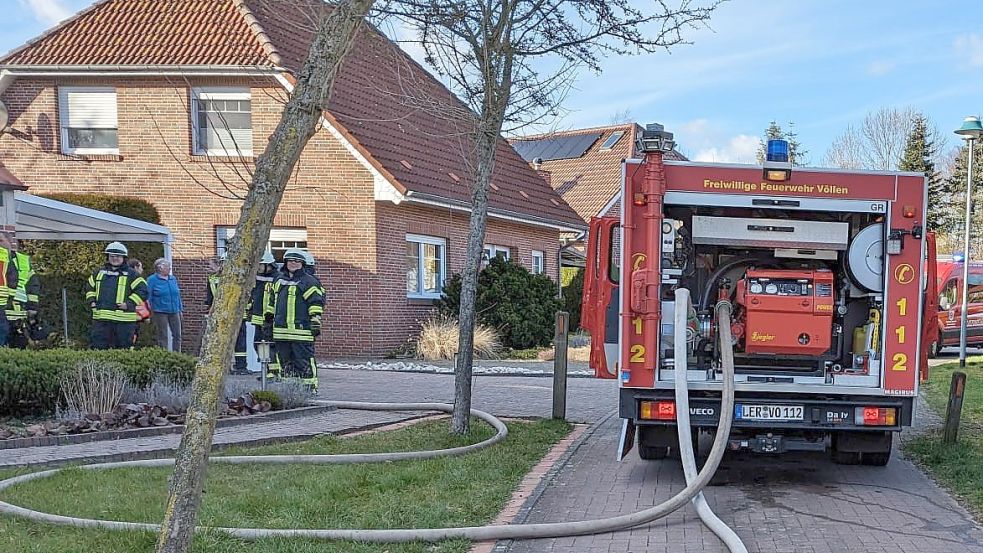 Zu einem Wohnhaus an der Straße Südender Gaste in Völlen musste die Feuerwehr ausrücken. Foto: Bruns(Feuerwehr Westoverledingen)