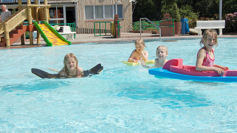 Bei Kindern beliebt: das Freibad am Langholter Meer.