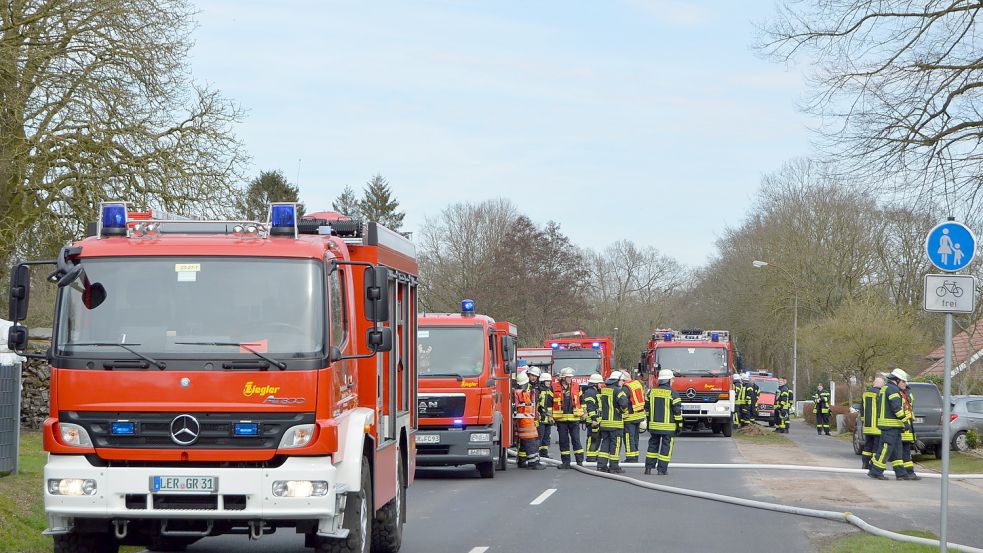 Mit rund 40 Einsatzkräften war die Feuerwehr zügig vor Ort. Foto: Weers