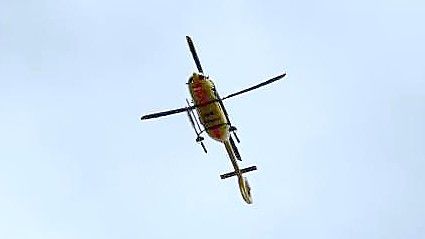 Der Rettungshubschrauber Christoph 26 war Montagvormittag in Flachsmeer im Einsatz. Nach einem Unfall musste ein anderthalb Jahre altes Kind ärztlich behandelt werden. Foto: David Ammermann