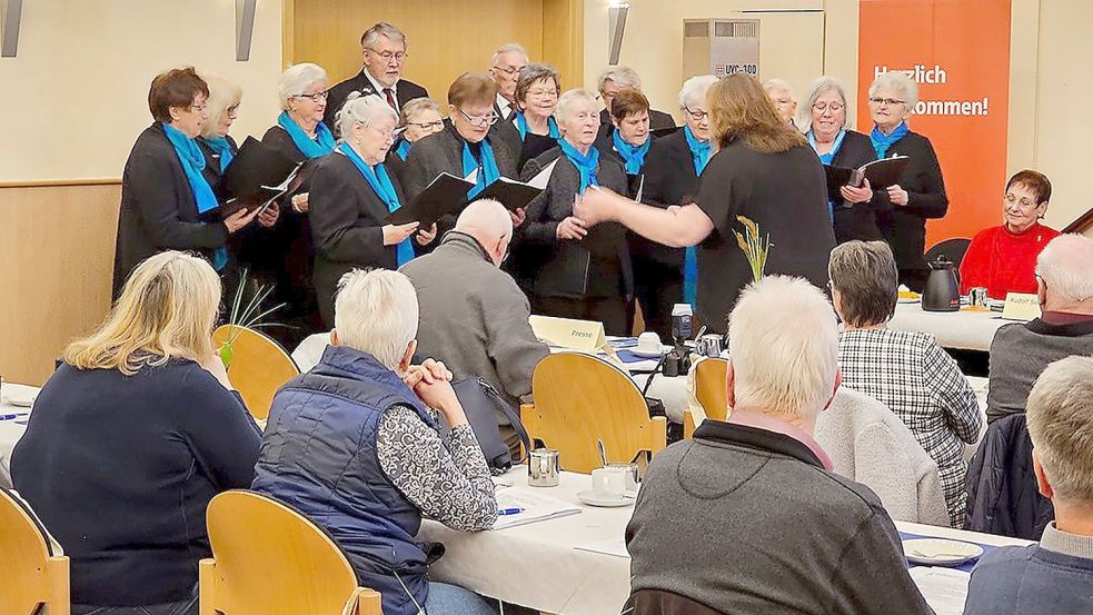 Der Gesang durfte nicht fehlen: Die Liedertafel Bunde trug zur Eröffnung der Versammlung des Ostfriesischen Chorverbandes ein Lied vor. Fotos: Stromann