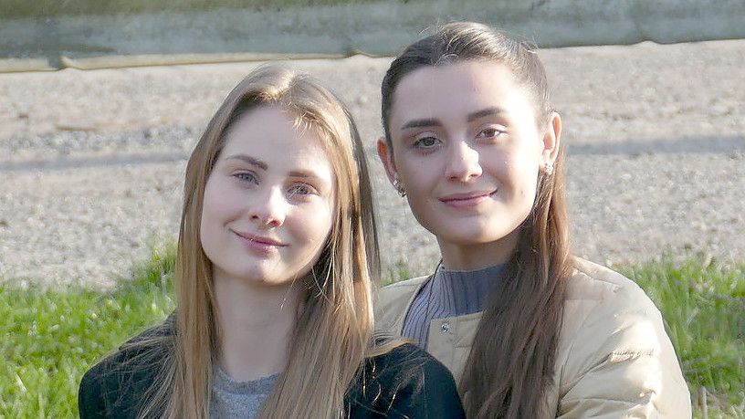 Kristina (rechts) zieht es zurück in die ukrainische Heimat. Ihre Freundin Anna will weiter in Deutschland bleiben. Foto: Stix