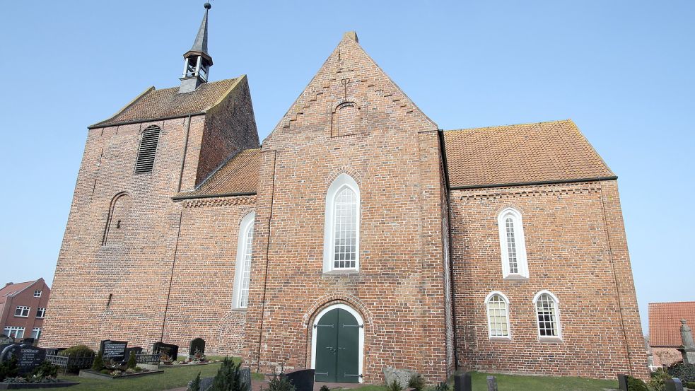 Die evangelische Kirche in Stapelmoor wurde auf dem Grundriss eines griechischen Kreuzes erbaut - daher der Name Kreuzkirche. Foto: dpa/Bernd Meier