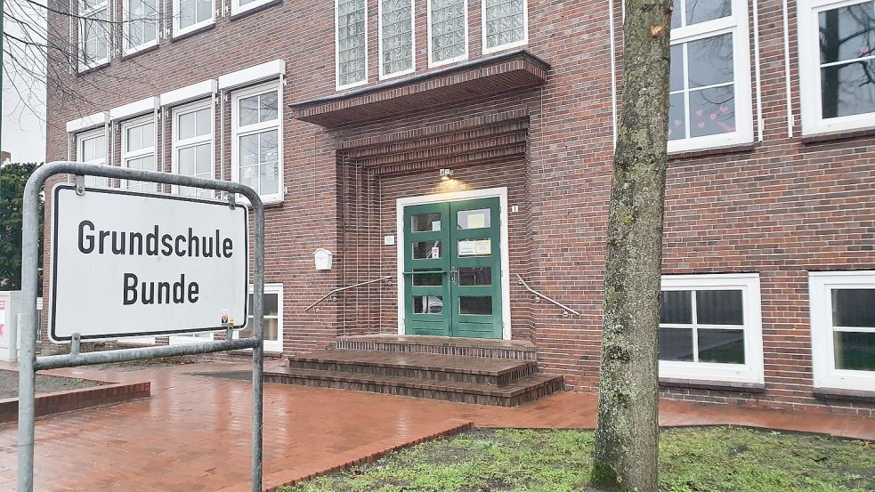 In der Grundschule Bunde sollen sich für Kinder mit körperlichen Einschränkungen bewegen können. Das Gebäude wird deshalb erweitert und inklusiv ausgestattet. Foto: Gettkowski