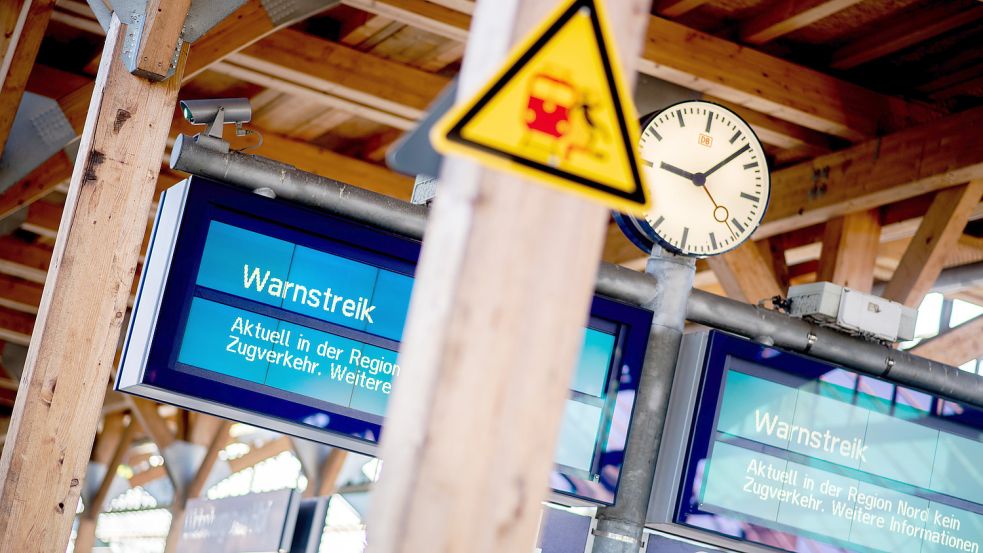 Busse und Bahnen standen am Montag still und auch die Flugzeuge blieben größtenteils am Boden. Foto: Dittrich/DPA