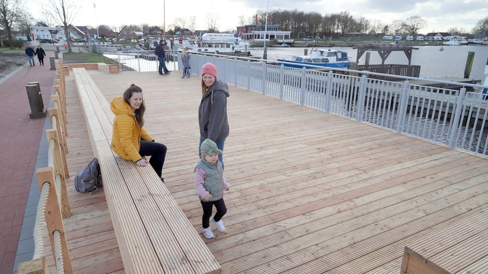 Die Seeterrasse am Bootshafen wurde bereits von Besuchern genutzt. Foto: Passmann