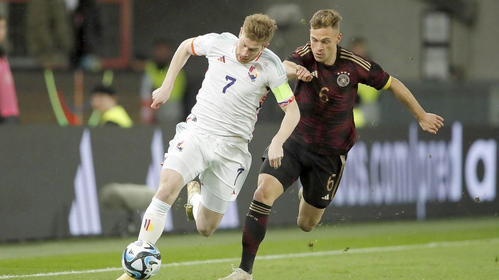 Zu spät: Deutschland – auch Joshua Kimmich – fehlt die Weltklasse, wie sie Belgiens Kevin de Bruyne verkörpert. Foto: imago/ANP