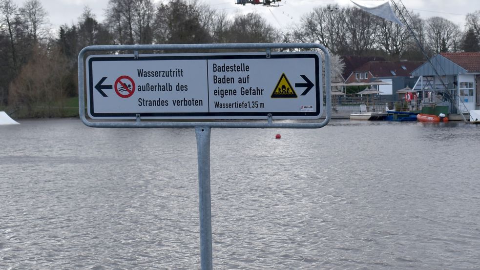 Das Baden ist nur in gekennzeichneten Bereichen erlaubt.