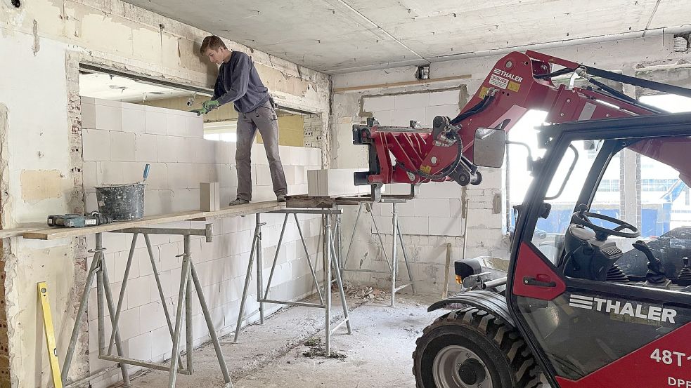 Lückenschluss I: Derzeit werden die letzten Wände eingezogen. Foto: Stix