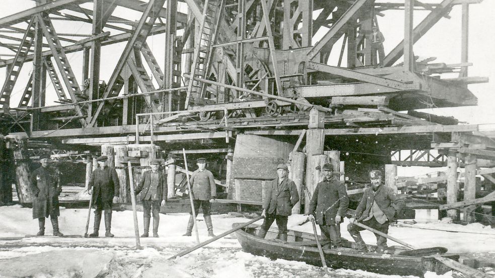 In den Jahren 1924 bis 1926 wurde die Friesenbrücke zwischen Hilkenborg und Weener neugebaut.