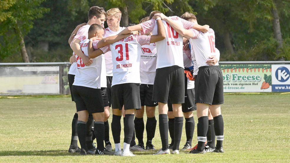 Die erste Herren von Frisia Loga wird jetzt vom vorherigen Zweite-Herren-Trainer Tido Lienemann trainiert. Foto: Lohmann