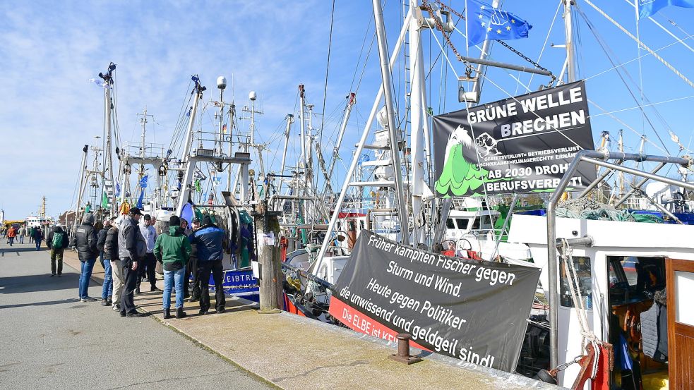 Nordseefischer demonstrierten in der vergangenen Woche in Büsum. Die EU-Kommission ist nun bemüht, die Wogen zu glätten. Foto: Wagenaar