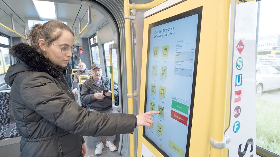 Ab dem 1. Mai 2023 soll das Deutschlandticket bundesweit im Nah- und Regionalverkehr gelten. Foto: dpa/Jörg Carstensen