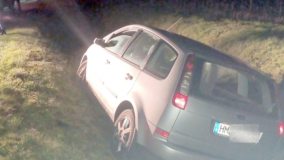 Für den betrunkenen Fahrer dieses Ford war an der Straße Am Ostermoor die Reise nach seinem zweiten Unfall zu Ende. Foto: Wilken
