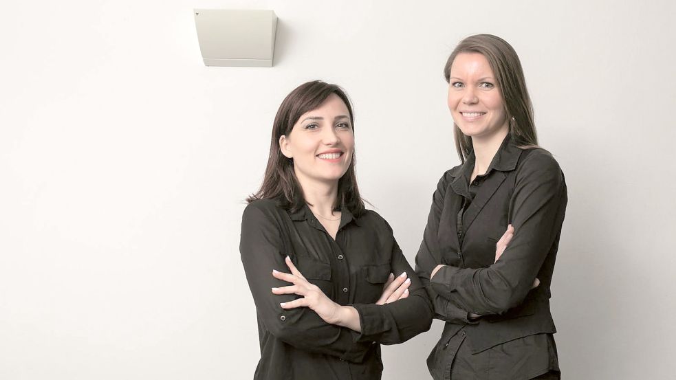 Die beiden Zahnärztinnen Fatbardha Mustafa (links) und Wiebke Würdemann-Arnd praktizieren in der neuen Praxis in Ostrhauderfehn. Fotos: Ahlers