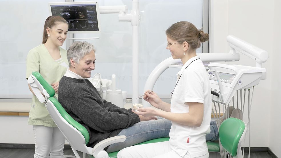 Die Behandlungsräume in der Praxis Dr. Balaom Mundgesundheit sind modern ausgestattet.
