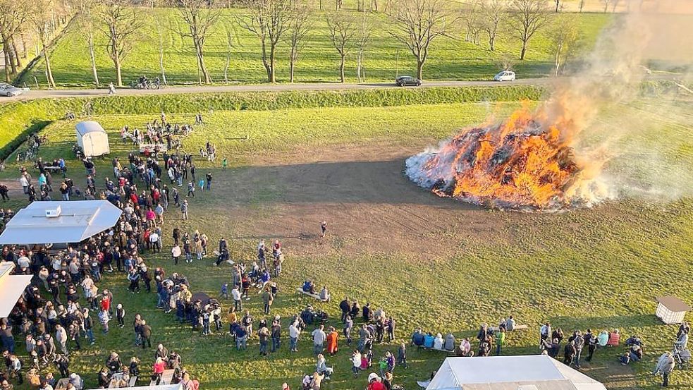 In Wittensand veranstaltet der Böllerverein „Widerhall“ traditionell das Osterfeuer. Dort werden wie im Vorjahr Hunderte Besucher erwartet. Foto: Waden/Böllerverein