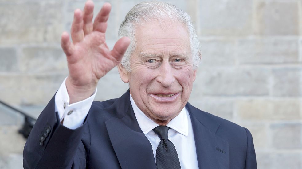 Die Krönung von König Charles wird landesweit auf Leinwänden gezeigt. Foto: dpa/Chris Jackson