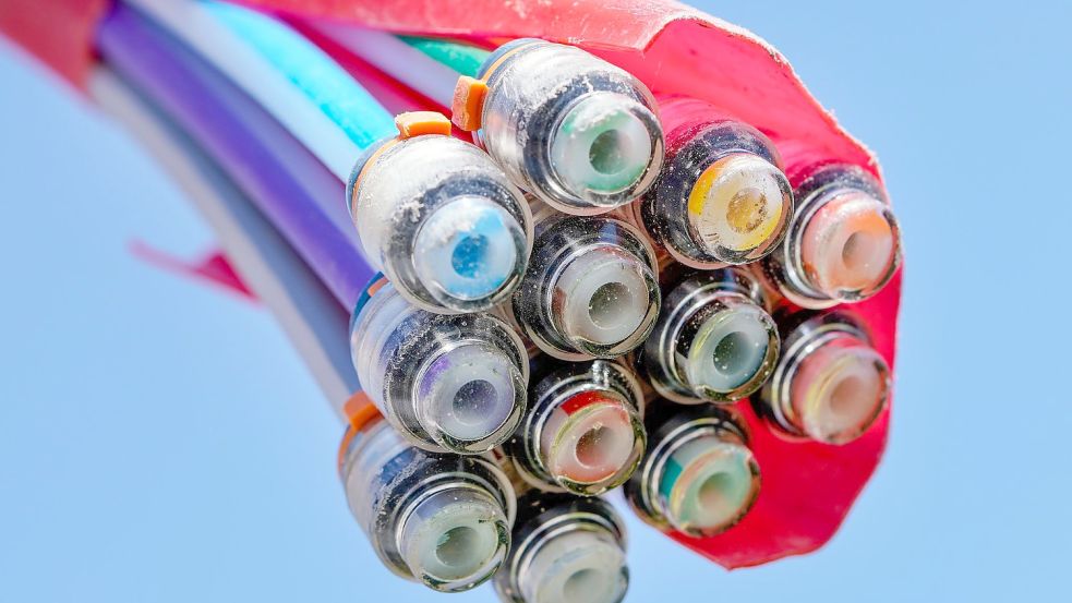 Glasfaserleitungen sollen für schnelles Internet sorgen. Foto: Anspach/dpa