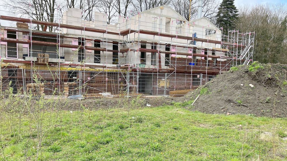 Direkt neben dem Bau der Sparkasse wird auch bald gebaut. Foto: Kierstein