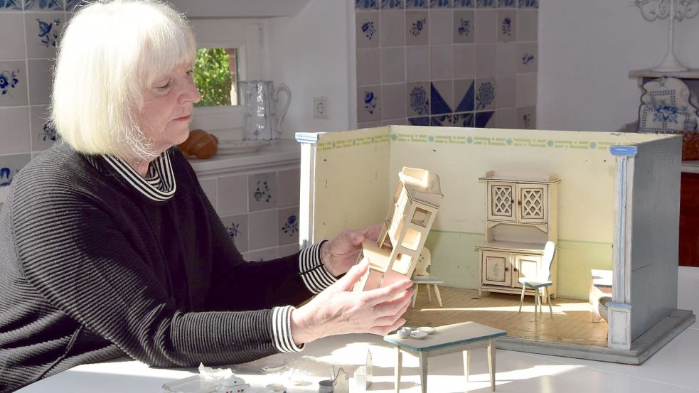 Die Puppenküchen, die Elise Andresen-Bunjes gesammelt hat, sind eine Zeitreise en miniature durch Küchenmoden und Küchentechnik von der Mitte des 19. bis zur Mitte des 20. Jahrhunderts. Foto: Schoone