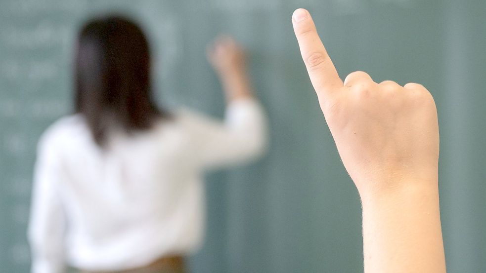 Immer weniger Lehrer müssen immer mehr Schüler unterrichten? Was viele vermuten, scheint nicht so recht der Realität zu entsprechen. Foto: dpa/Marijan Murat