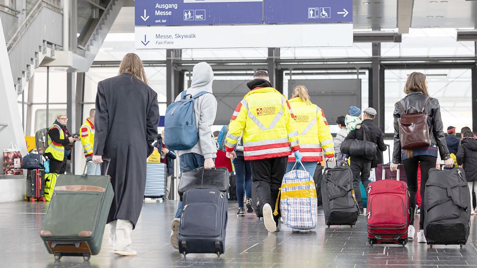 Am 15. April kam der letzte Sonderzug mit Geflüchteten aus der Ukraine am Bahnhof in Laatzen an. Die Unterbringung der Menschen aus dem Kriegsgebiet ist für die Kommunen mit hohen Kosten verbunden. Foto: Matthey/DPA
