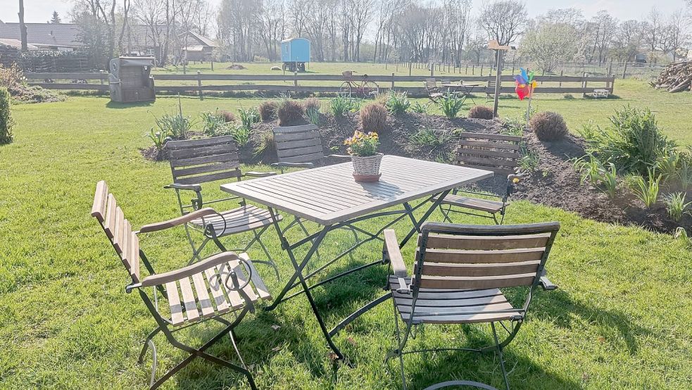 Am 1. Mai kann im "Offenen Gartencafé" bei Kaffee, Kuchen und Würstchen fröhlich geklönt werden. Foto: Privat